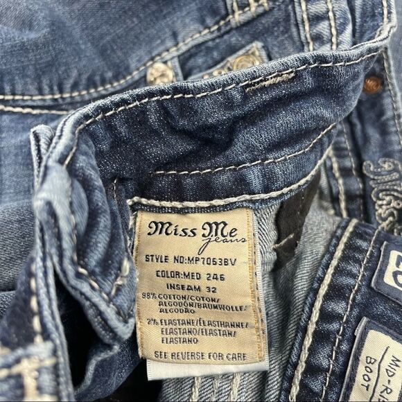 Women’s Miss Me Boot Jeans - Picture 6 of 7
